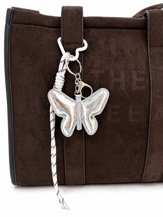 CHARM MARIPOSA METALIZADA CON CORDÓN.